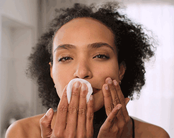 How to remove make-up using a micellar water