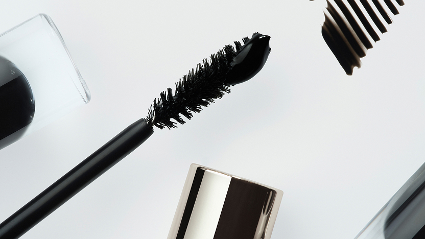 Mascara brush to illustrate how to choose the right mascara for you