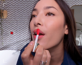 How to apply a Lip Oil?